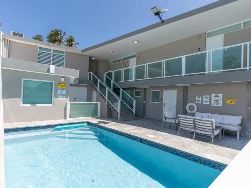 Beachfront Studio #3 1 Room 1 Bath Pool