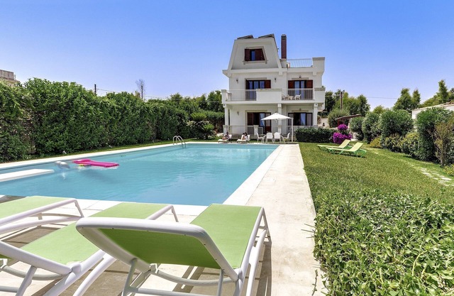 Beachfront Syracuse Villa | 5 Bedrooms | Villa Maddocazzo | Spectacular Sea.