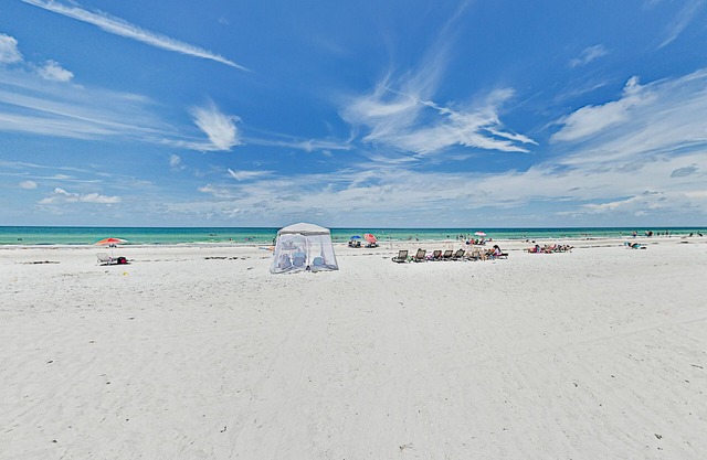 Beachfront top-floor condo w/balcony, pool, & incredible Gulf views