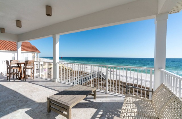 BEACHFRONT UPSCALE Big Chill 2 Masters! Between Rosemary Beach & Pier Park