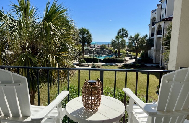 Beachfront Capriani Resort, Private Balcony, Ocean Pool Views, Linens Towels