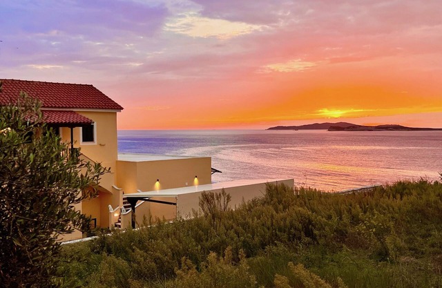 Beachfront Villa Bellevue