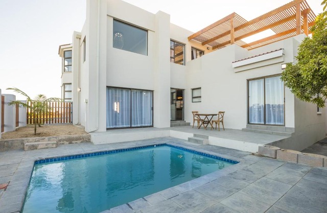 Beachfront Villa - Pool, Fireplace, No Loadshedding