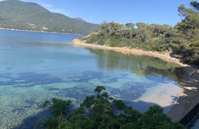 Beachfront villa with direct access – Procchio