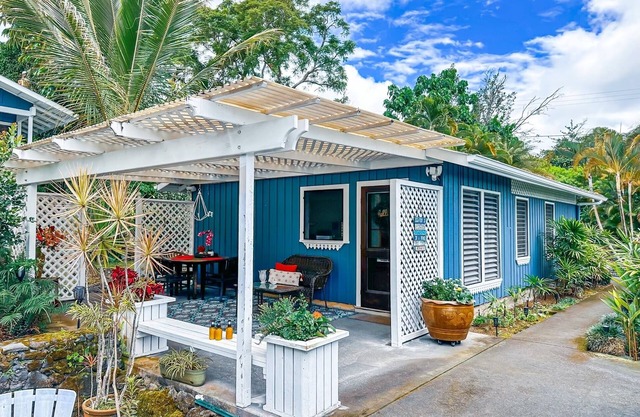 Beachside Cottage surrounded by coffee trees but minutes from the beaches
