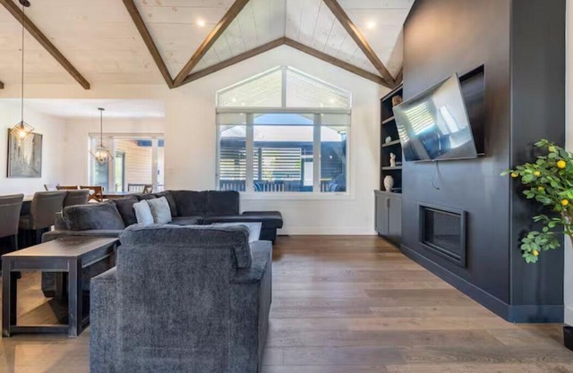 Beachside Escape | Hot Tub & Unwind by the Beach | Enjoy Grand Bend & Bayfield