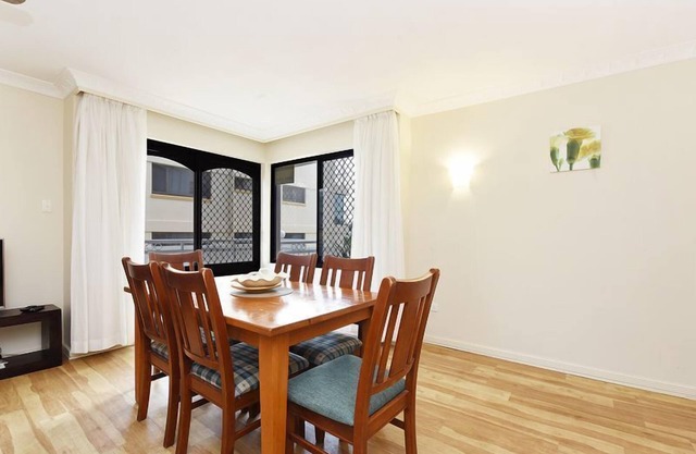 Beachside Holiday Apartment - Prime Position