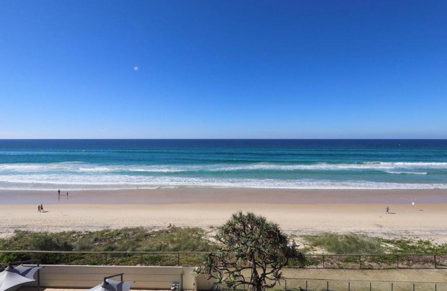 Beachside Tower Apartments