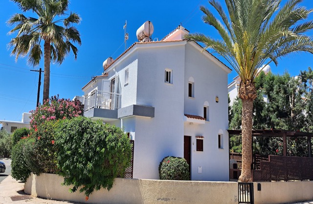 Beachside Villa. Sea and beach views. Free Paphos airport transfers free aircon