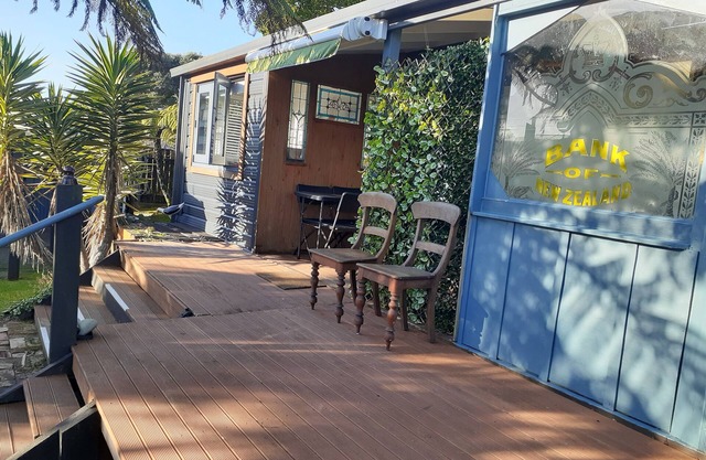 Beachside with bike trail access and fibre. Winter and weekly discounts now on.