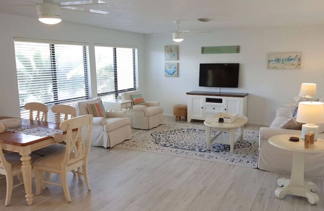 Beachview Beachin': The Perfect Pool & Beach Vacation Destination! Sleeps 8!