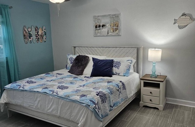 Beachy 1-Bedroom Getaway in Cape Coral – 20 Mins to Sanibel & Fort Myers Beach!