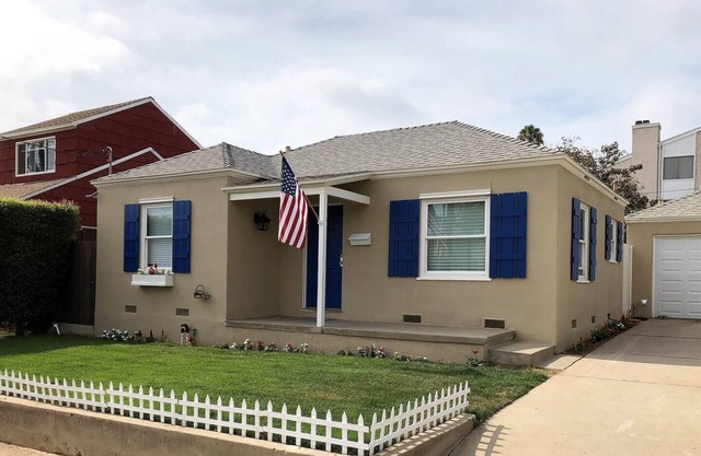 Beachy Bay Park Bungalow near Sea World & Old Town