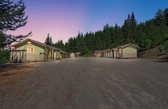 Bear Creek Cabins - Family Reunions, Group Retreats - Private Mountain Retreat