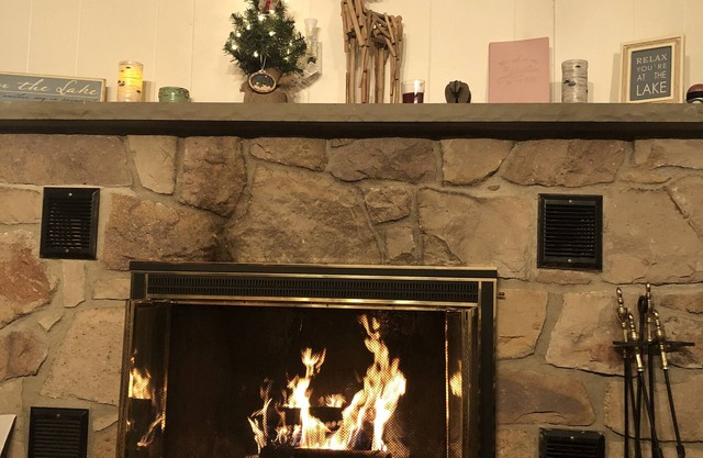 Bear Creek Lake House - New Rates! Discount offered to prior guests for summer.