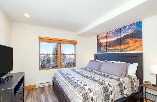 Bear Creek Lodge 309C by Alpine Lodging Telluride