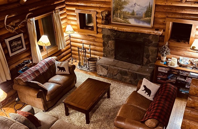 Bear Lodge - Mt. Rainier/WhitePass 4BR2.5BA/firepit/hot tub/wifi/AC/EV+/view