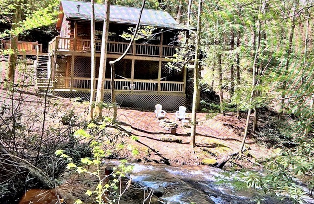 Bear Pause,Babbling Creek,HotTub, FirePit, Hammock, NewFurnishing & Pet Friendly