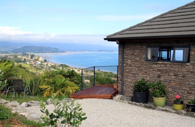 Beau Vista Pohora - views to die for!