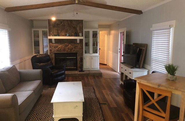 Beaufort SC Newly Renovated 2 Bedroom 2 Bath Sleeps 6