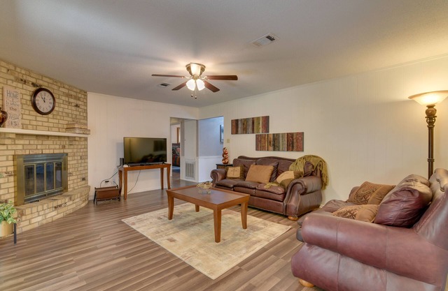 Beaumont Rental Home ~ 2 Mi to Gulf Terrace Park!