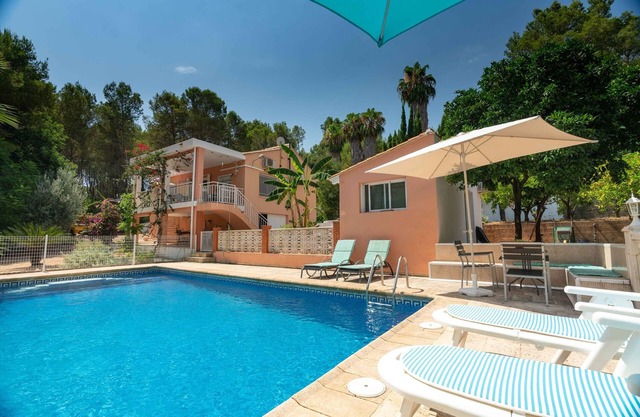 Beautiful villa, Spanish vibes, your private swimming pool (10x5) & guesthouse.