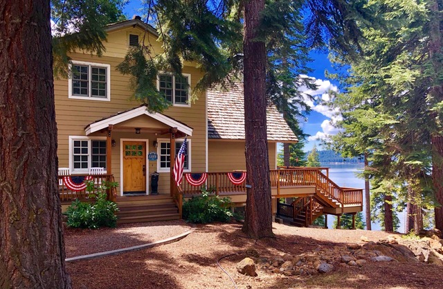 Beautiful Lakefront Home in LACC-Spectacular Views! Private Dock/Buoy
