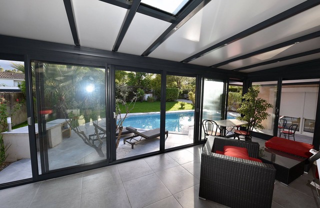 Beautiful architect-designed villa 200 m 2 with swimming pool