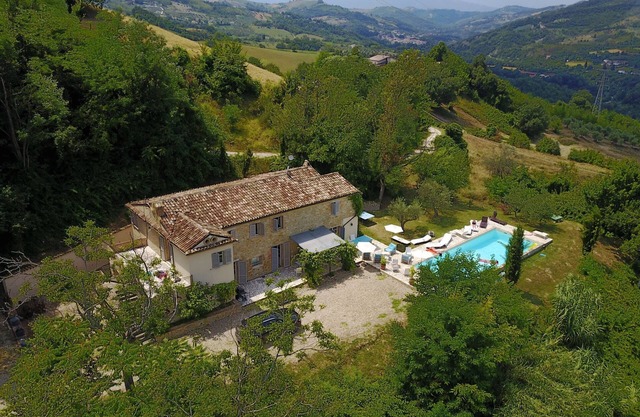 Beautiful villa, stunning views with lovely pool