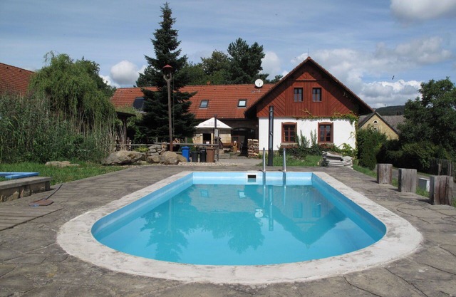 Beautiful private villa for 22 people with private pool, WIFI, TV, patio and pets allowed