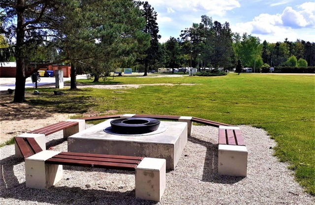 Beautiful apartment in villa for 12 guests with WIFI, TV, patio, pets allowed and parking