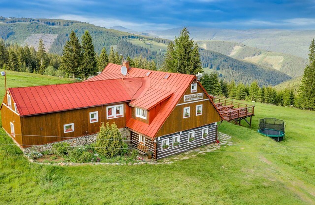 Beautiful private villa for 23 people with WIFI, TV, terrace, pets allowed and panoramic view