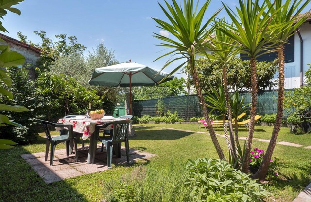 Beautiful apartment in villa for 6 guests with TV and patio