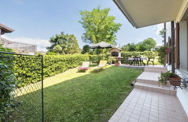 Beautiful apartment in villa for 6 guests with TV and patio