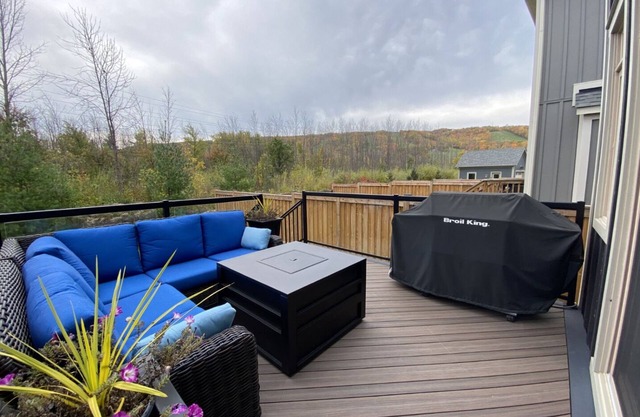 Beautiful home in Windfall, Blue Mountain. Walk to village, hot tub and pool!