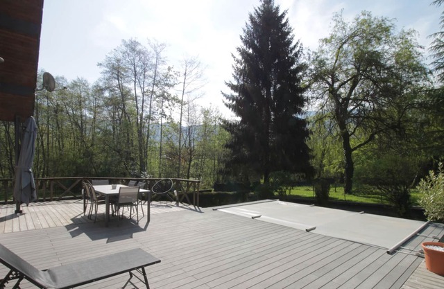 Beautiful family home av. heated swimming pool a few steps from Lake Aiguebelette