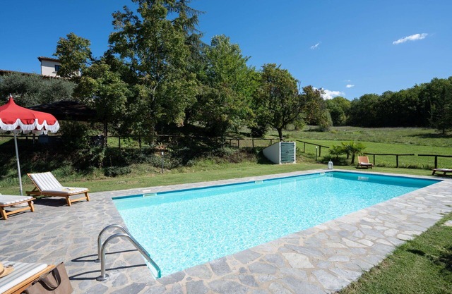 Beautiful private villa for 10 guests with private pool, WIFI, A/C, TV and pets allowed