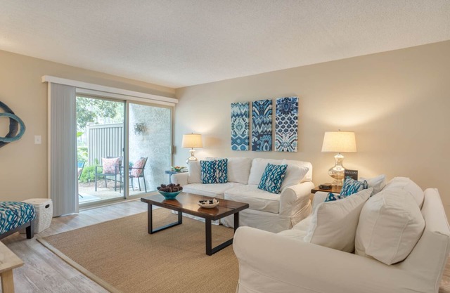 Beautiful 1 Bedroom Bluff Villa with view of Sound