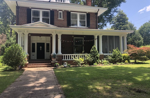 Beautiful 1915 Four Square Home 5 minutes to downtown Petersburg VA