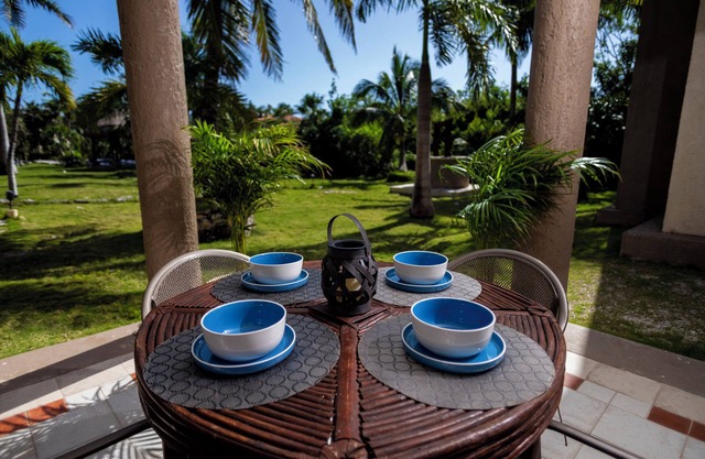 Beautiful 2 Bdrs. Casa Angelica, Pool & Beach Wi-Fi, sleeps 6