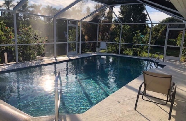 Beautiful 2-bedroom ranch with pool on the water!