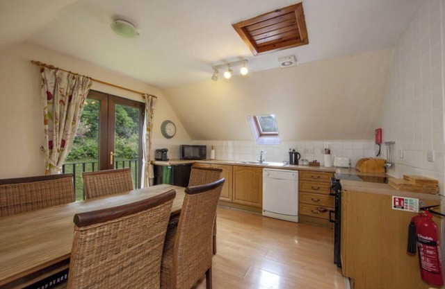 Beautiful 2 bed lodge with hot tub & sauna
