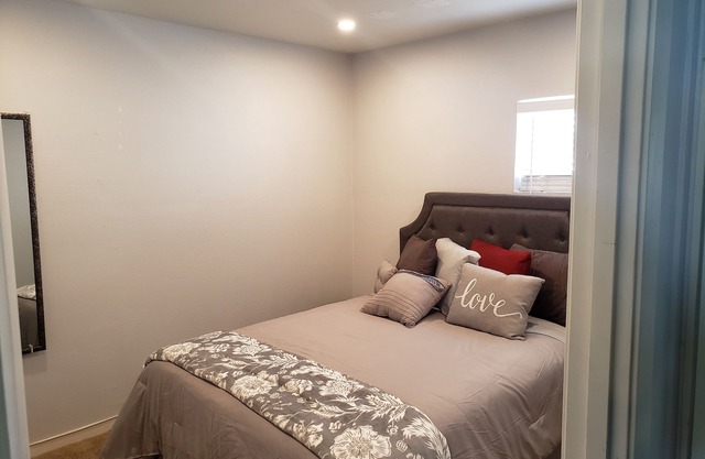 Beautiful 2 bedroom cozy house