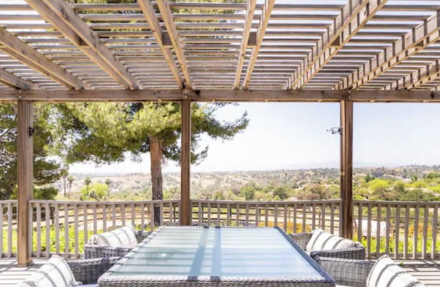 Beautiful 2-bedroom home with stunning viewsnSleeps 4 - 2 Bedrooms - 1 Bath