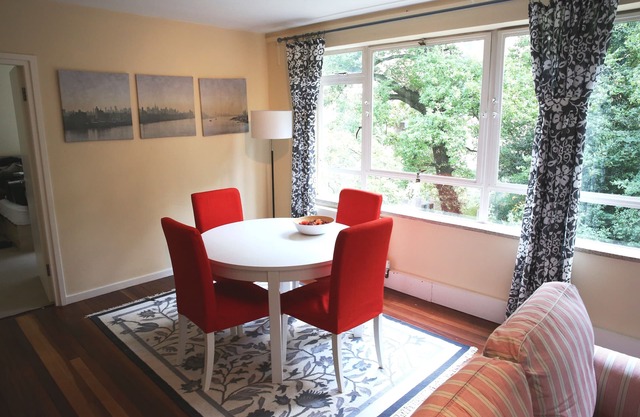 Beautiful 2 Bedroom Private Apartment