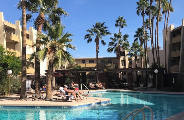 Beautiful 2-bedroom 2 bathroom condo with WiFi, near Old Town Scottsdale.