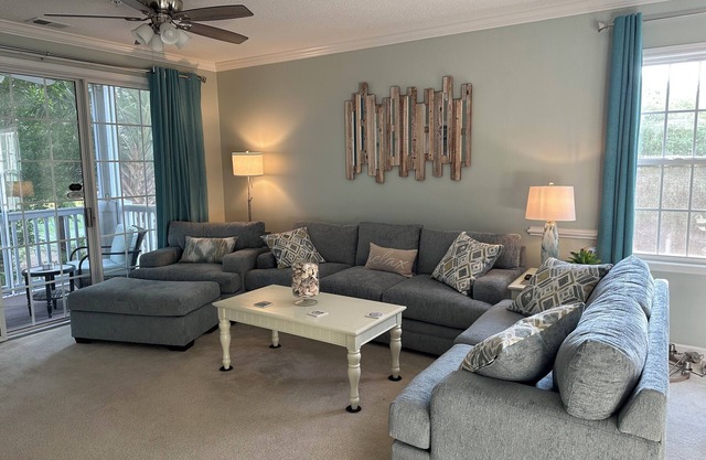 Beautiful 2-bedroom 2-Bath condo on the golf course in North Myrtle Beach