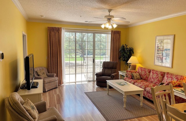 Beautiful 2BR Condo Barefoot Resort & Golf, Ground Flr, 2 Pools, Close to beach!