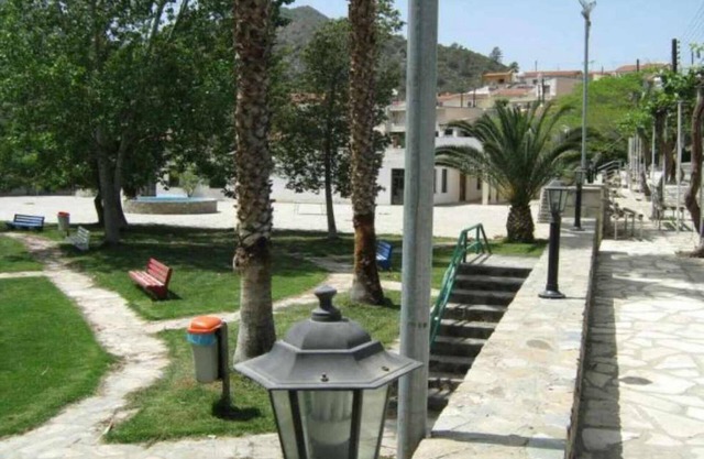 Beautiful 3 Bedr House in Arakapas With Fireplace