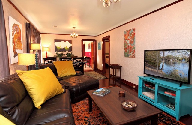 Beautiful 3 Bedroom 1 mile to Ochsner Hospital
